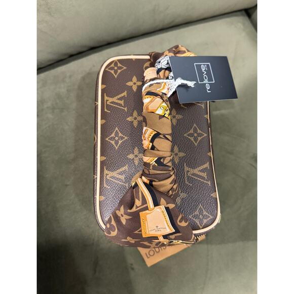 *Authentic* LOUIS VUITTON - Nice Mini Vanity Case w/LV Scarf - Picture 10 of 10